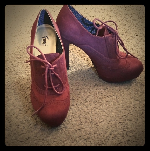 Fioni Shoes - Fioni wingtip heeled bootie